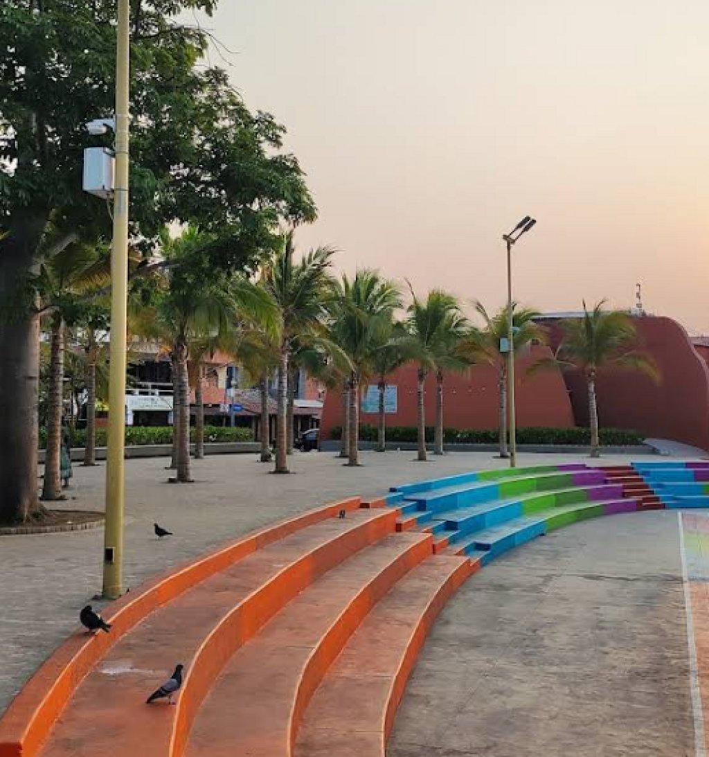 La Plaza Municipal de Zihuatanejo-0