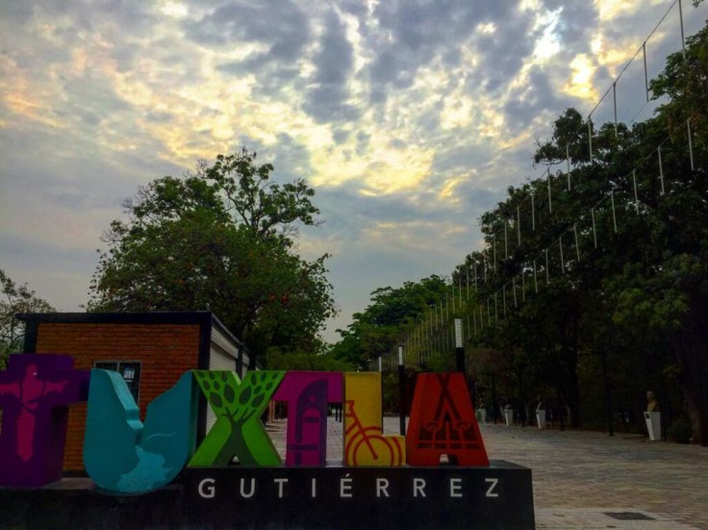 Calzada de las Personas Ilustres-0