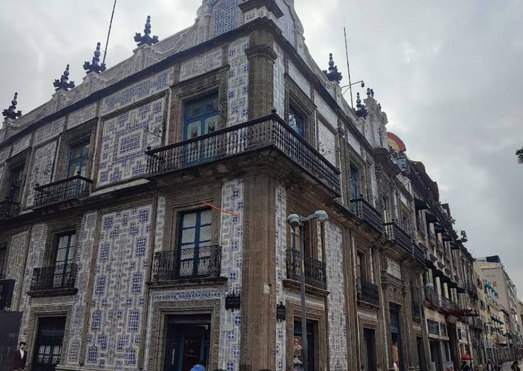 Casa de los Azulejos-0