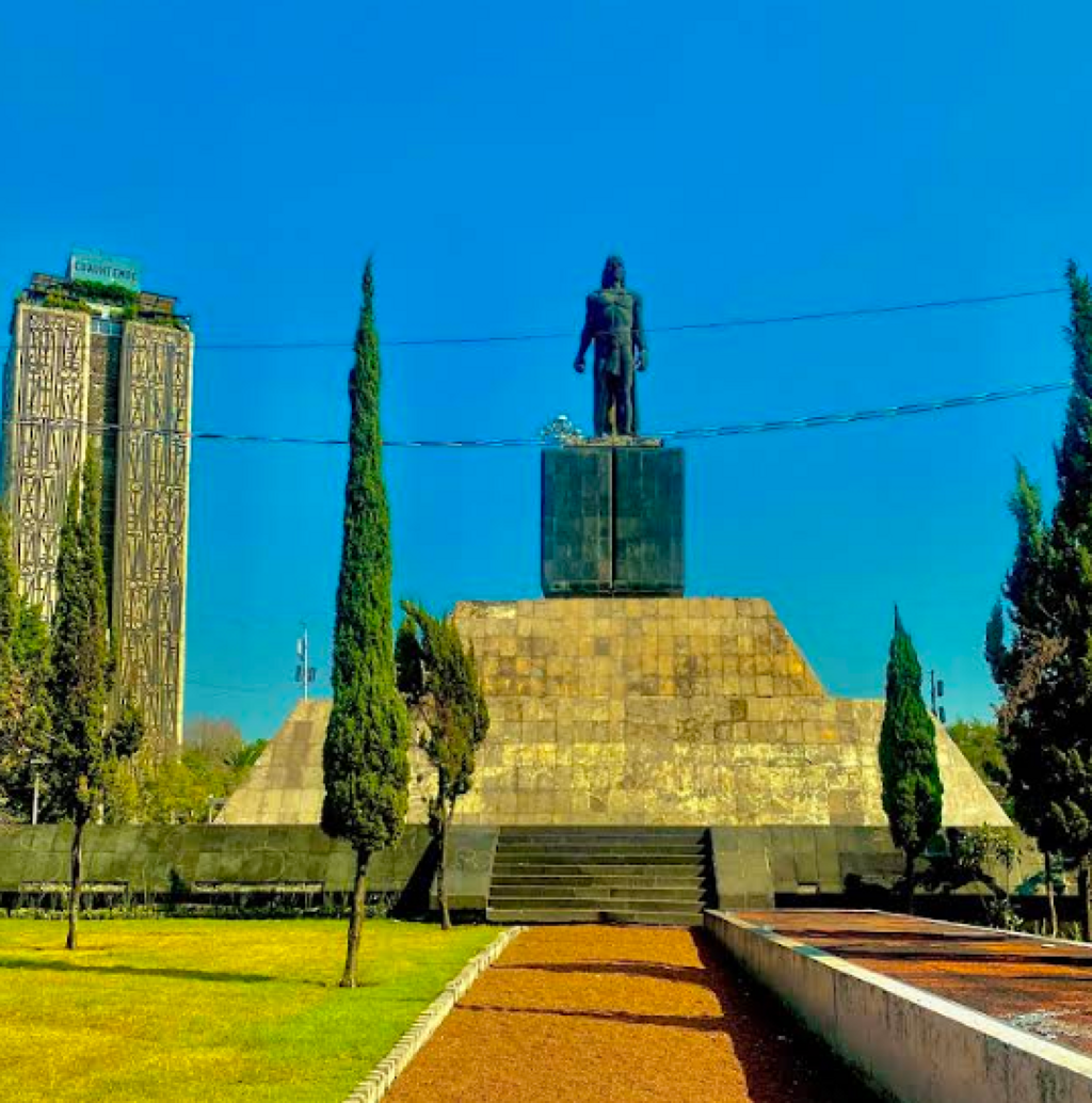 Monumento a Cuitláhuac-0