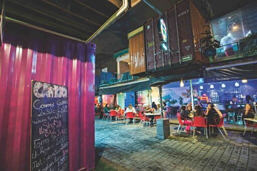Disfruta la noche en Container City-0