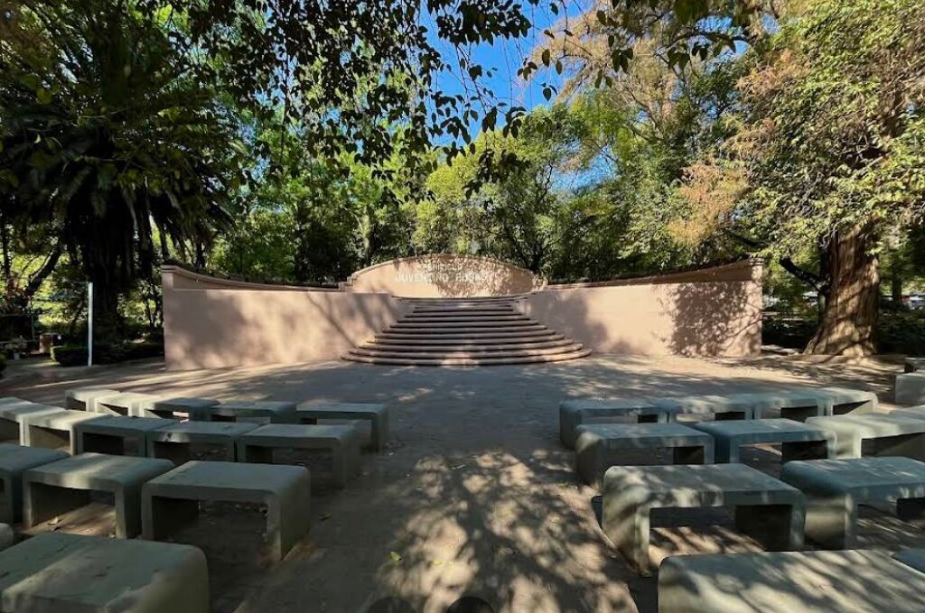 Hemiciclo Juventino Rosas-0