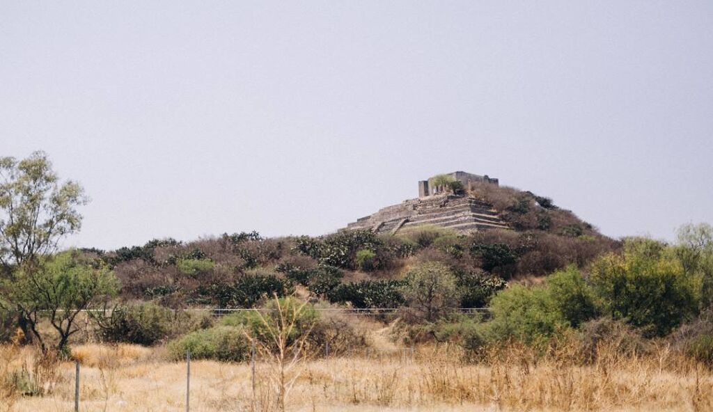 Zona arqueológica El Cerrito-0