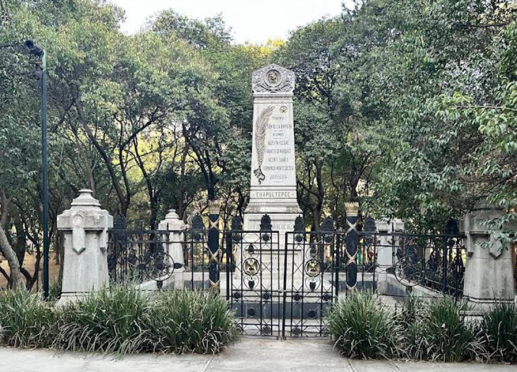 Obelisco a los Niños Héroes-0