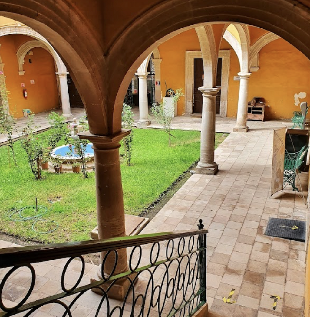 Museo de Historia y Arte Contemporáneo El Palacio de los Gurza-0
