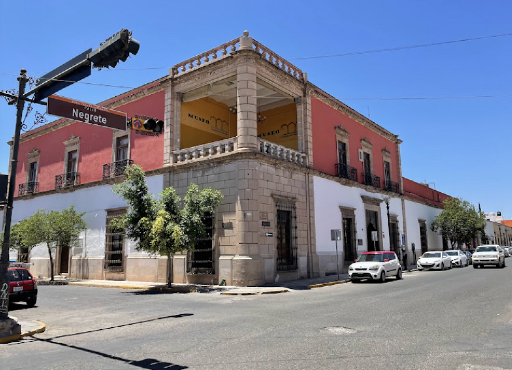 Museo de Historia y Arte Contemporáneo El Palacio de los Gurza-1
