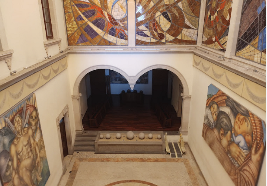 Museo de la Ciudad 450-1