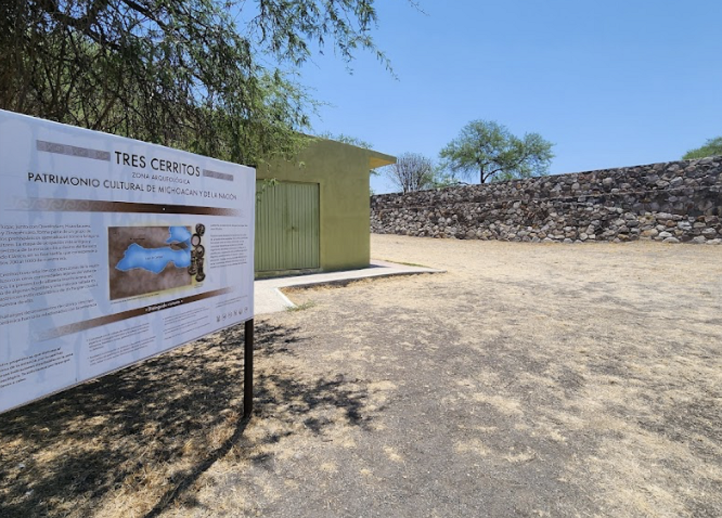 Museo de Sitio de la Zona Arqueológica de Tres Cerritos-2