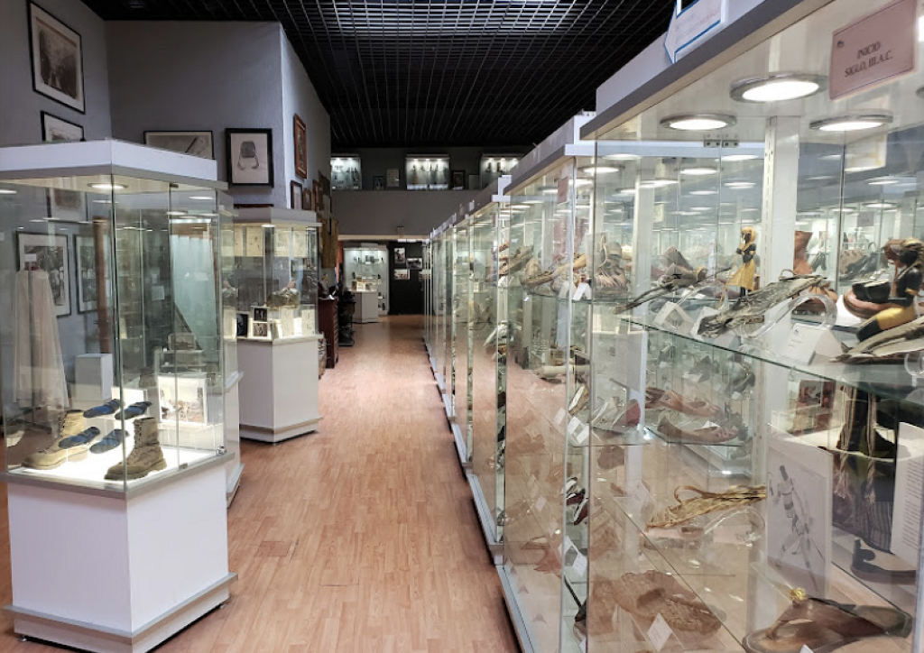 Museo del Calzado El Borceguí-0