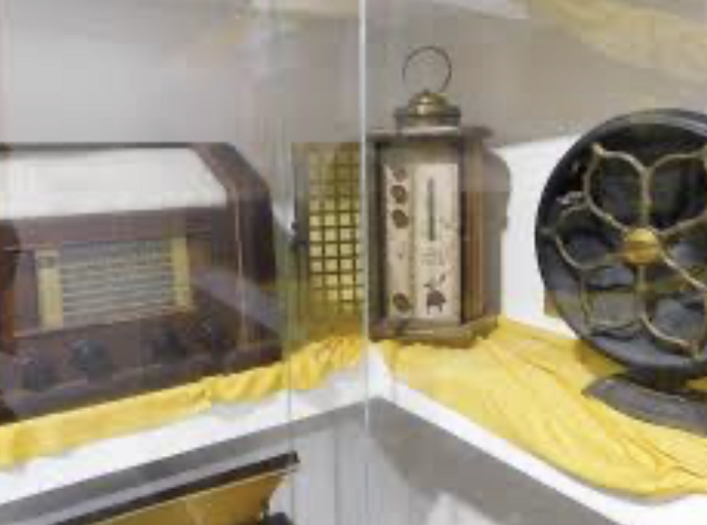 Museo del Radio, Orígenes y Bulbos -0