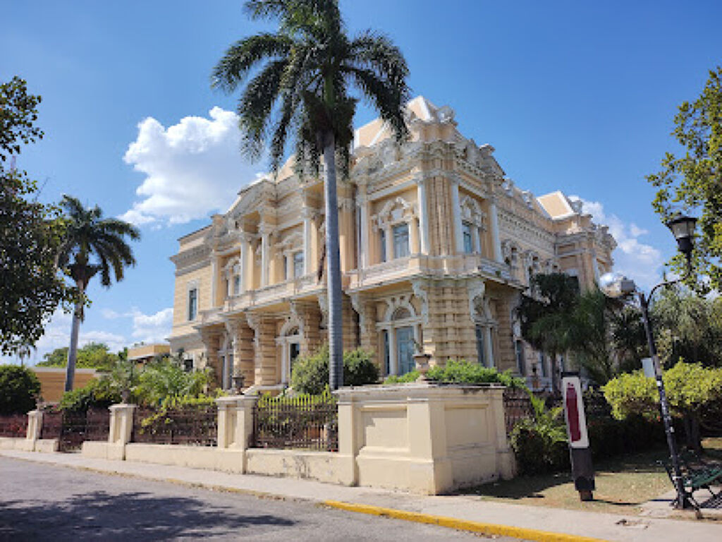Museo Regional de Antropología de Yucatán, Palacio Cantón-1
