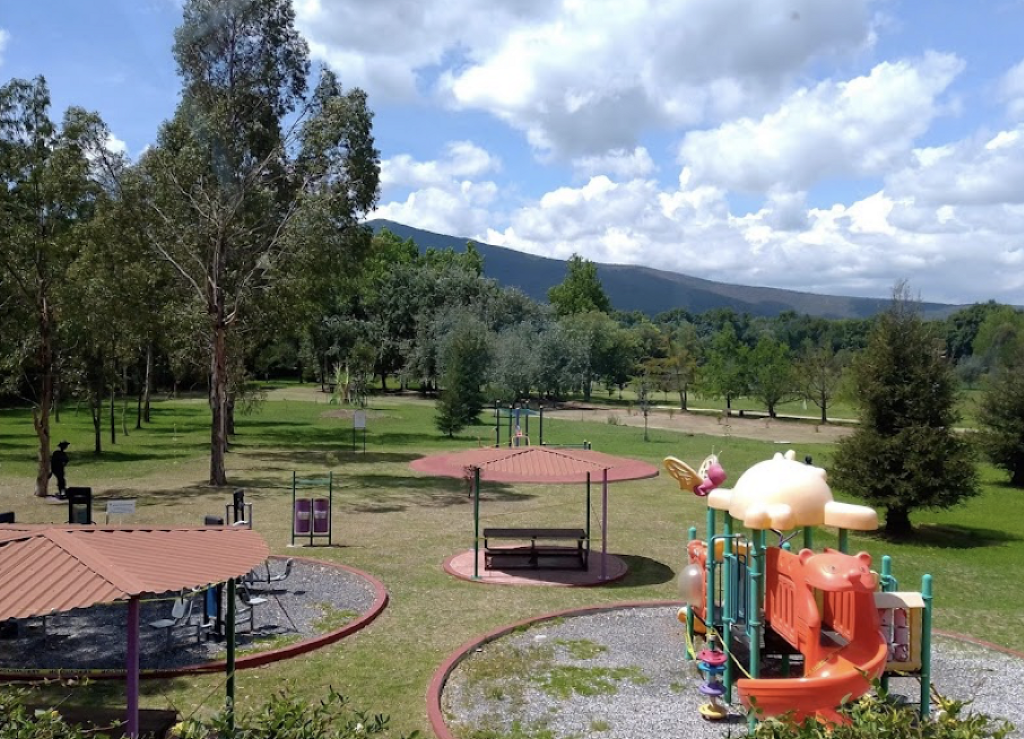 Parque Urbano Las Sequoias -1