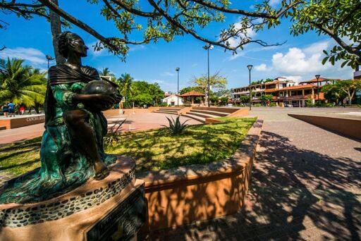 Pasea por las calles de Zihuatanejo-0