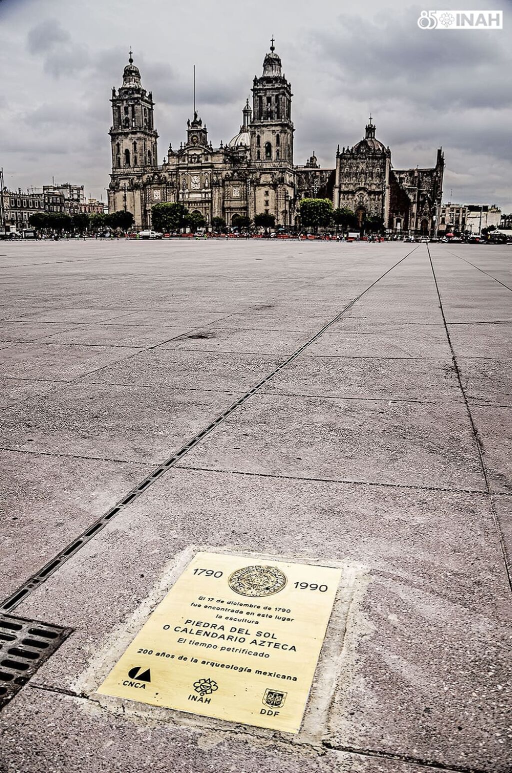 Placa del descubrimiento de la Coatlicue-0