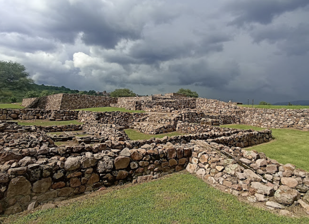 Zona arqueológica de Huandacareo-0