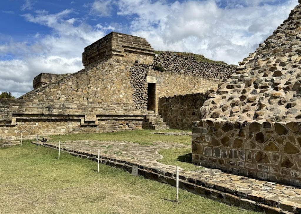 Zona arqueológica de Monte Albán-3