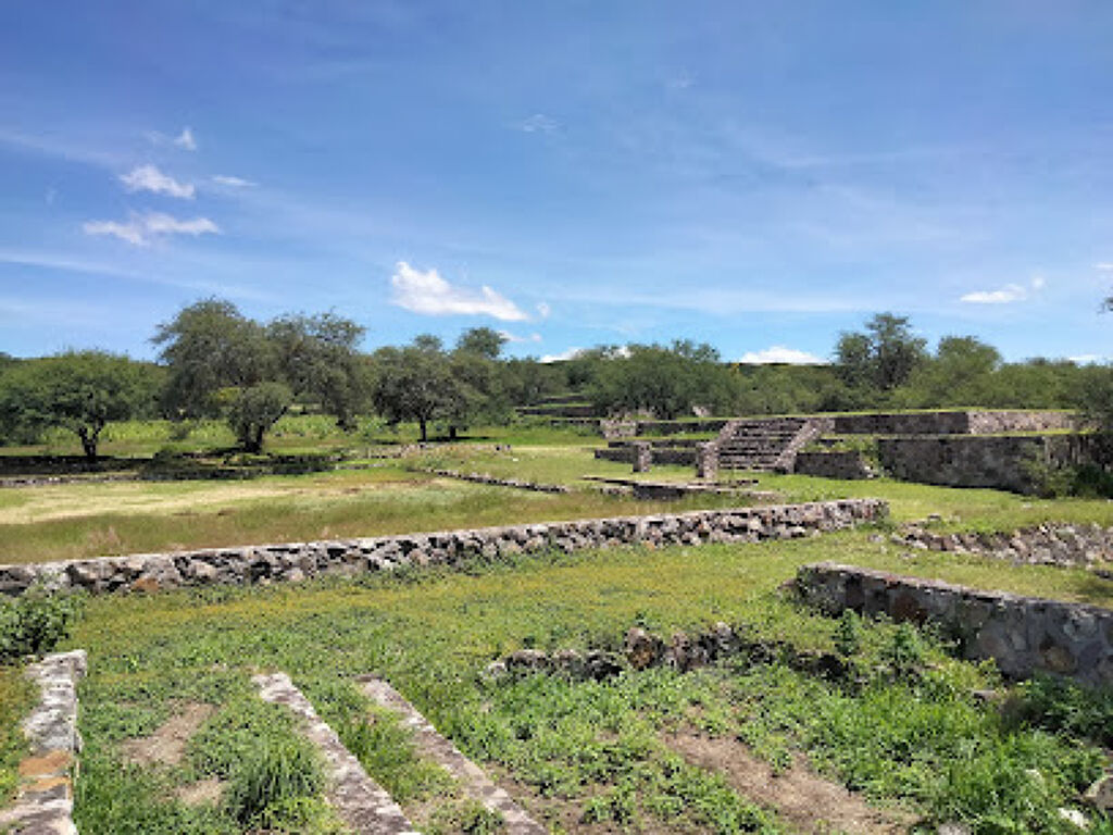 Zona arqueológica de Tres Cerritos-0