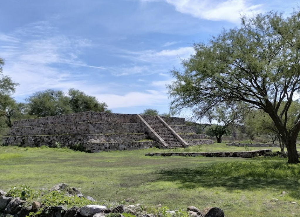 Zona arqueológica de Tres Cerritos-1